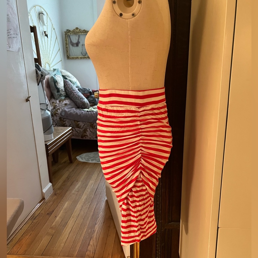Anthropologie stretch small red white skirt. Not worn. Like new! Spring fav!